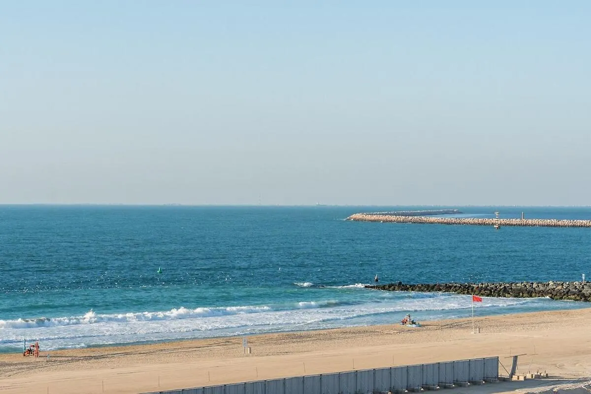 Gorgeous 1-Bedroom Apartment With Beach Access In Port De La Mer Dubái