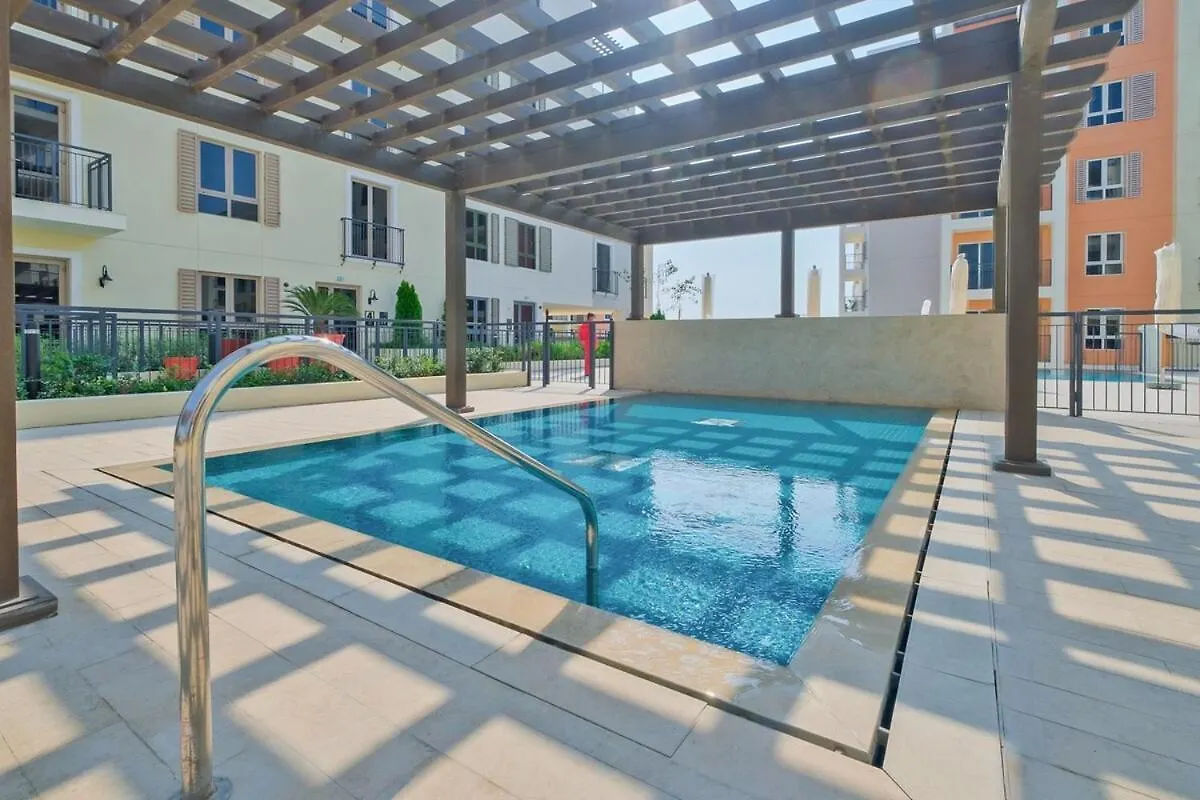 Gorgeous 1-Bedroom Apartment With Beach Access In Port De La Mer Dubái