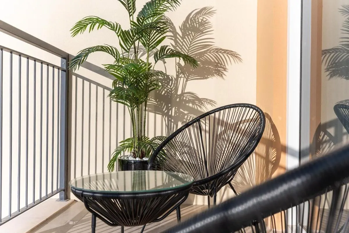 Gorgeous 1-Bedroom Apartment With Beach Access In Port De La Mer Dubái
