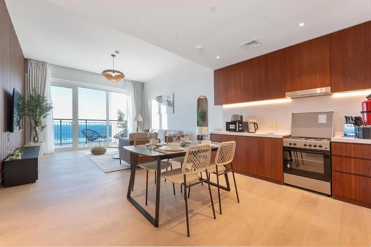 Gorgeous 1-Bedroom Apartment With Beach Access In Port De La Mer Dubái